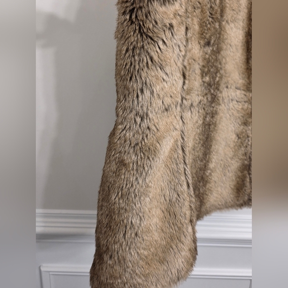 Banana Republic Light Brown Faux Fur Vest New Without Tags - Picture 6 of 8